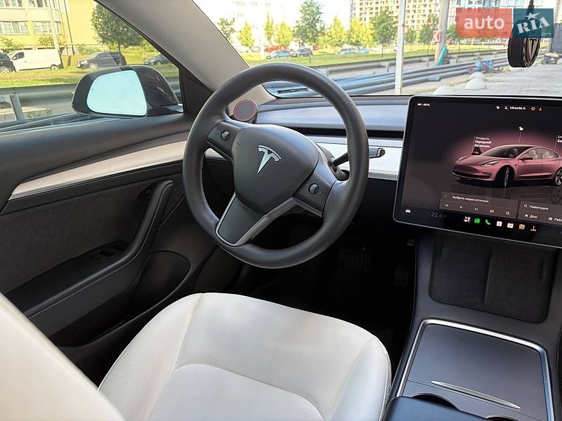 Седан Tesla Model 3 2022 в Виннице