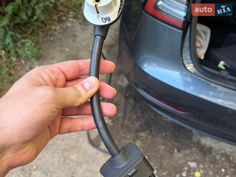 Седан Tesla Model 3 2022 в Виннице