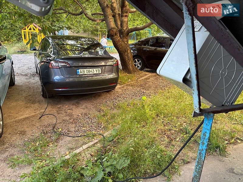 Седан Tesla Model 3 2022 в Виннице