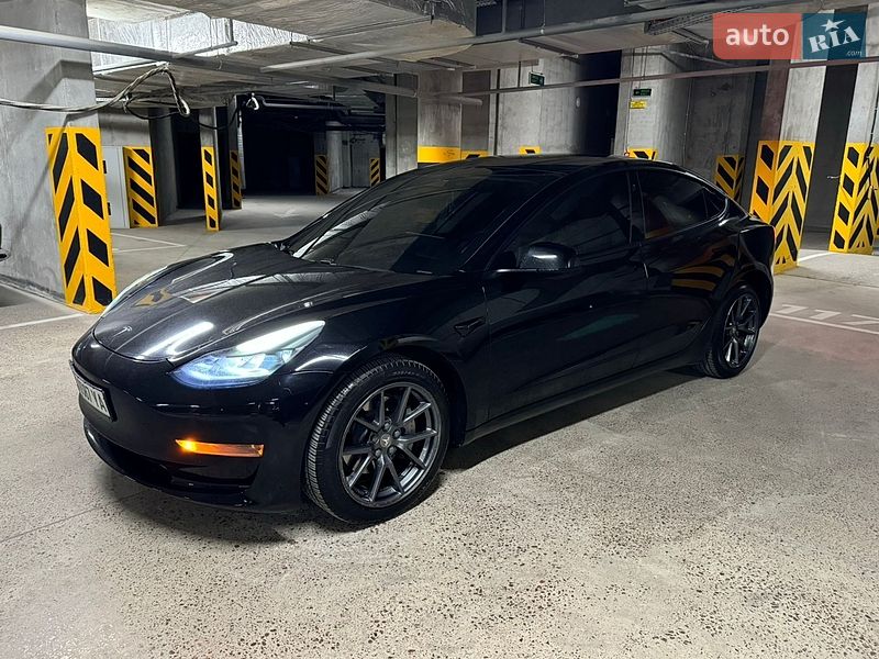 Tesla Model 3 2021