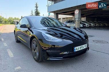 Tesla Model 3  2023