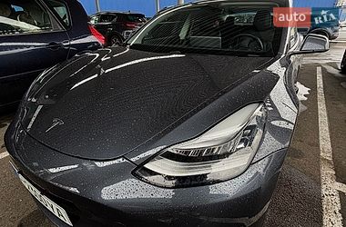 Tesla Model 3  2020