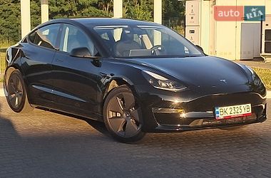 Tesla Model 3  2023