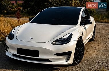 Tesla Model 3  2023
