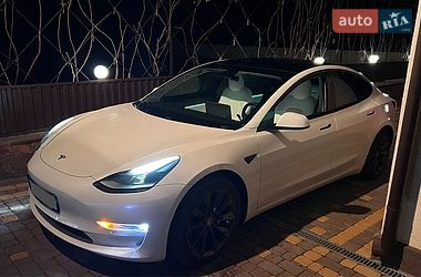 Tesla Model 3  2021