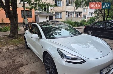 Tesla Model 3  2019