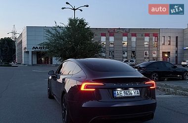 Седан Tesla Model 3 2024 в Дніпрі