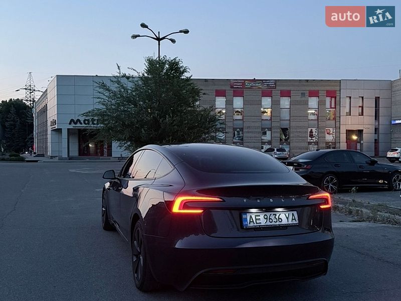Седан Tesla Model 3 2024 в Дніпрі