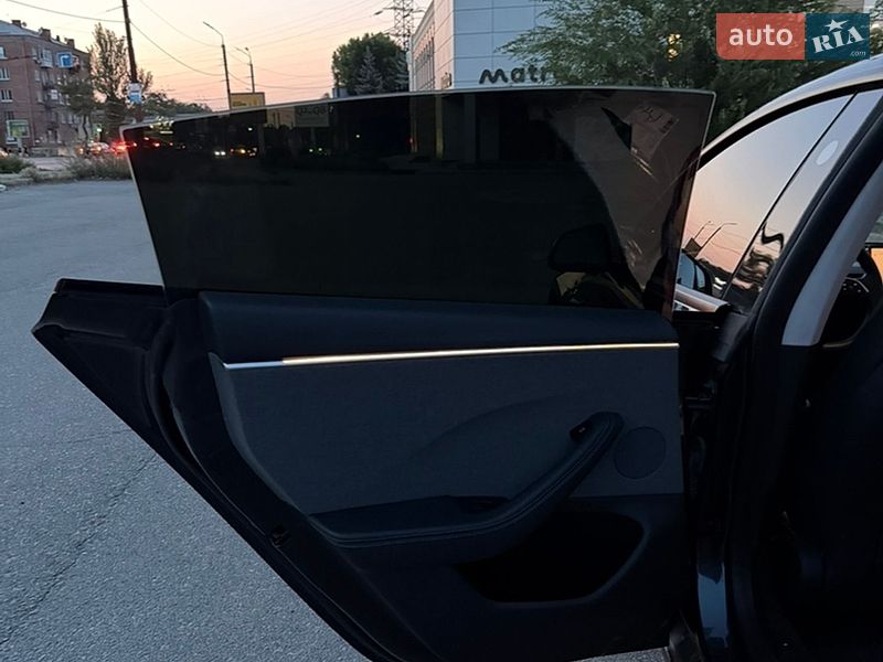 Седан Tesla Model 3 2024 в Дніпрі