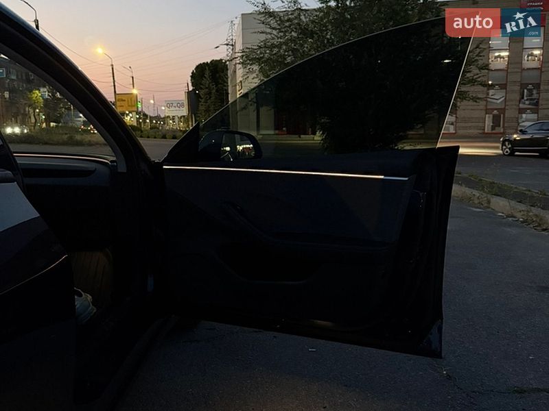 Седан Tesla Model 3 2024 в Дніпрі