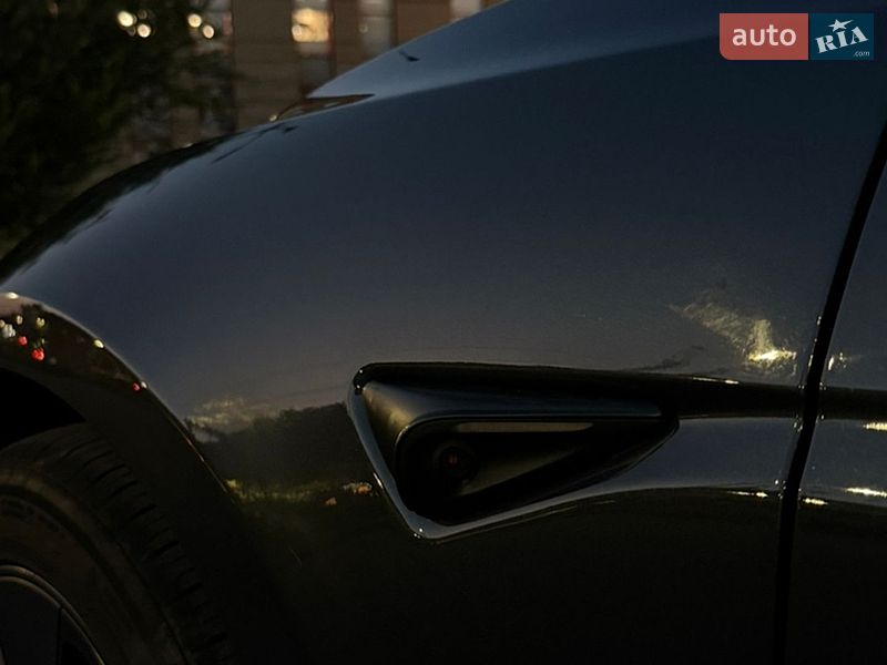 Седан Tesla Model 3 2024 в Дніпрі