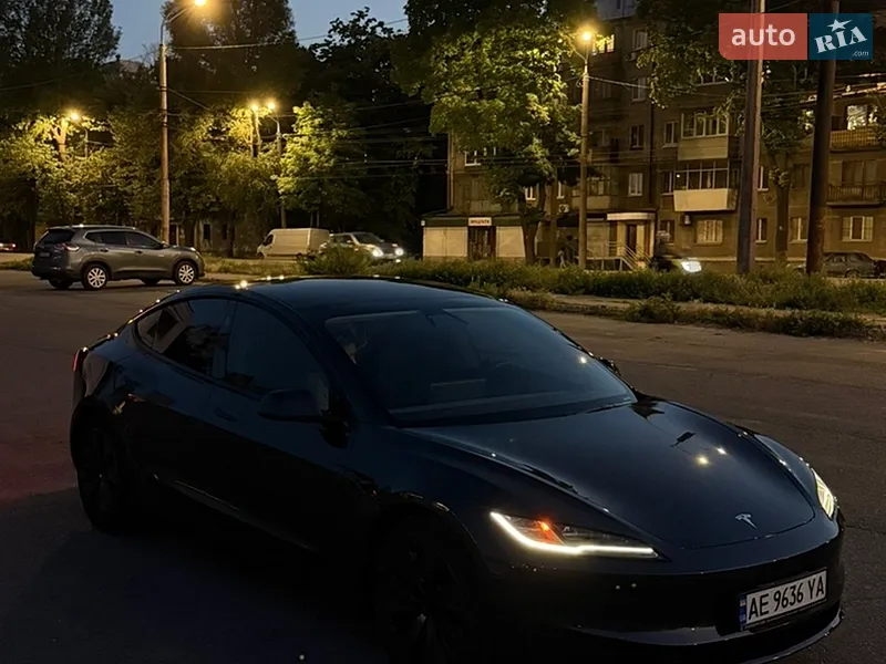 Tesla Model 3 2024