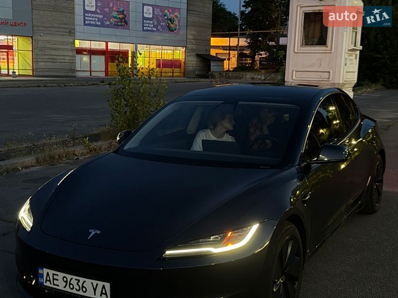 Седан Tesla Model 3 2024 в Дніпрі