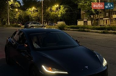 Седан Tesla Model 3 2024 в Дніпрі