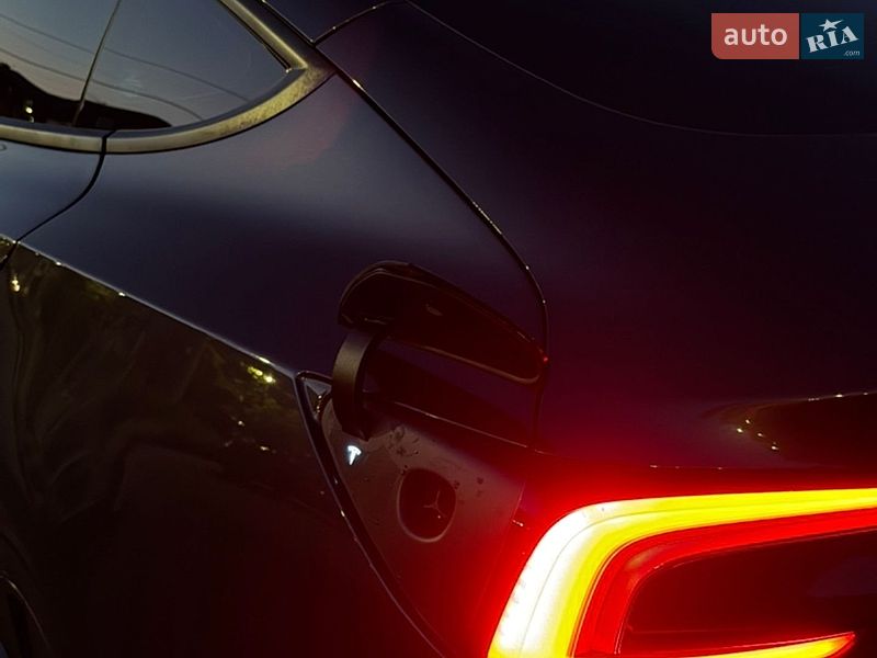 Седан Tesla Model 3 2024 в Дніпрі