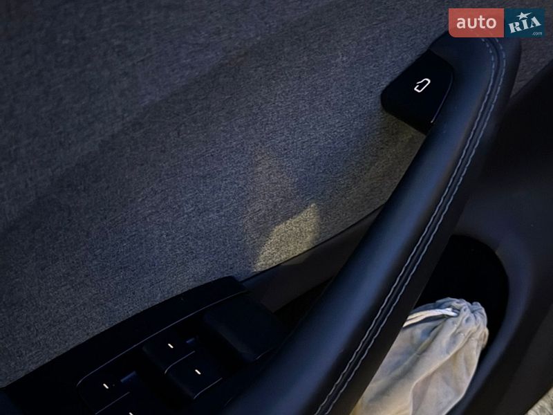 Седан Tesla Model 3 2024 в Дніпрі