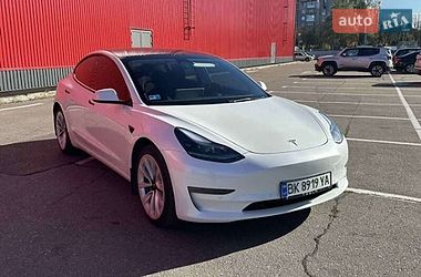 Tesla Model 3  2022