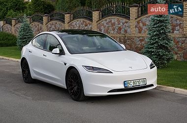 Tesla Model 3  2024