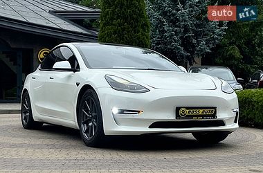 Tesla Model 3  2021