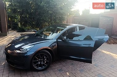 Tesla Model 3  2019