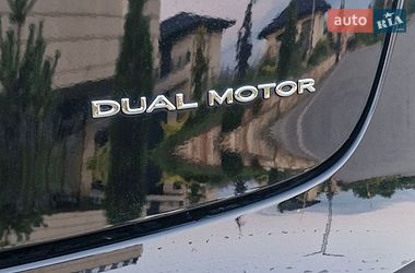 Седан Tesla Model 3 2023 в Хусте