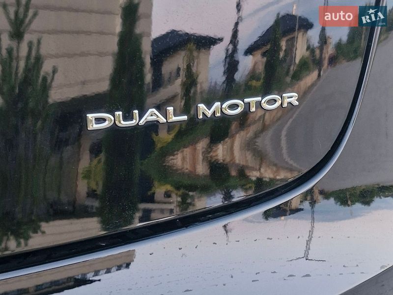 Седан Tesla Model 3 2023 в Хусте