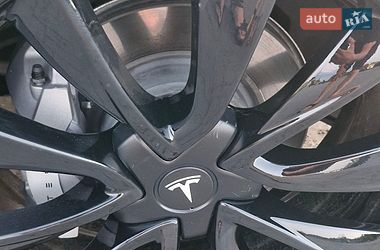 Седан Tesla Model 3 2023 в Хусте