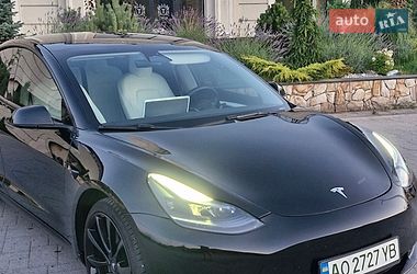 Седан Tesla Model 3 2023 в Хусте