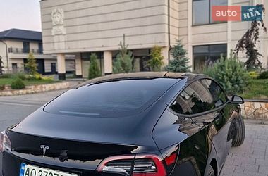 Седан Tesla Model 3 2023 в Хусте