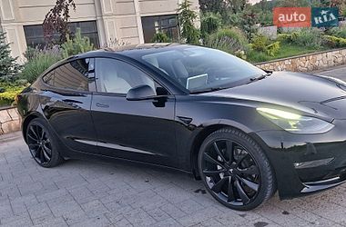 Седан Tesla Model 3 2023 в Хусте