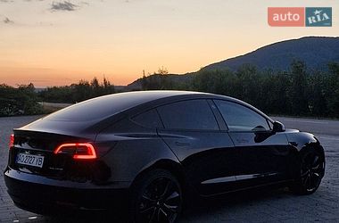 Седан Tesla Model 3 2023 в Хусте