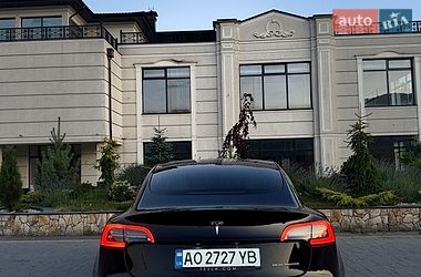 Седан Tesla Model 3 2023 в Хусте