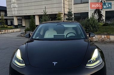 Седан Tesla Model 3 2023 в Хусте