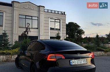 Седан Tesla Model 3 2023 в Хусте