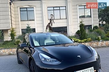Седан Tesla Model 3 2023 в Хусте