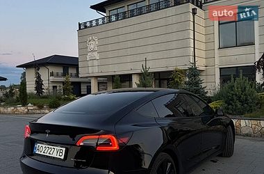 Седан Tesla Model 3 2023 в Хусте
