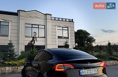 Седан Tesla Model 3 2023 в Хусте