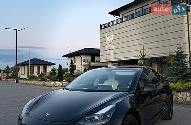 Седан Tesla Model 3 2023 в Хусте
