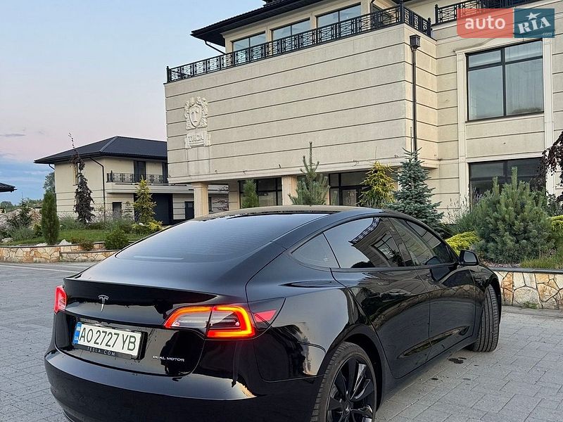 Седан Tesla Model 3 2023 в Хусте