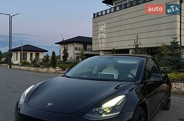 Седан Tesla Model 3 2023 в Хусте