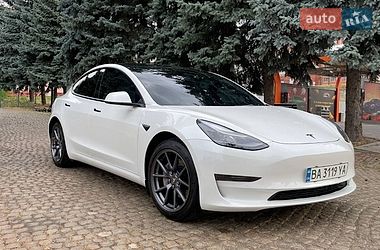 Tesla Model 3  2022