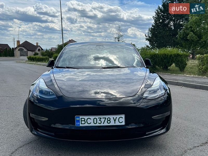 Седан Tesla Model 3 2021 в Ужгороде