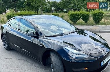Седан Tesla Model 3 2021 в Ужгороде