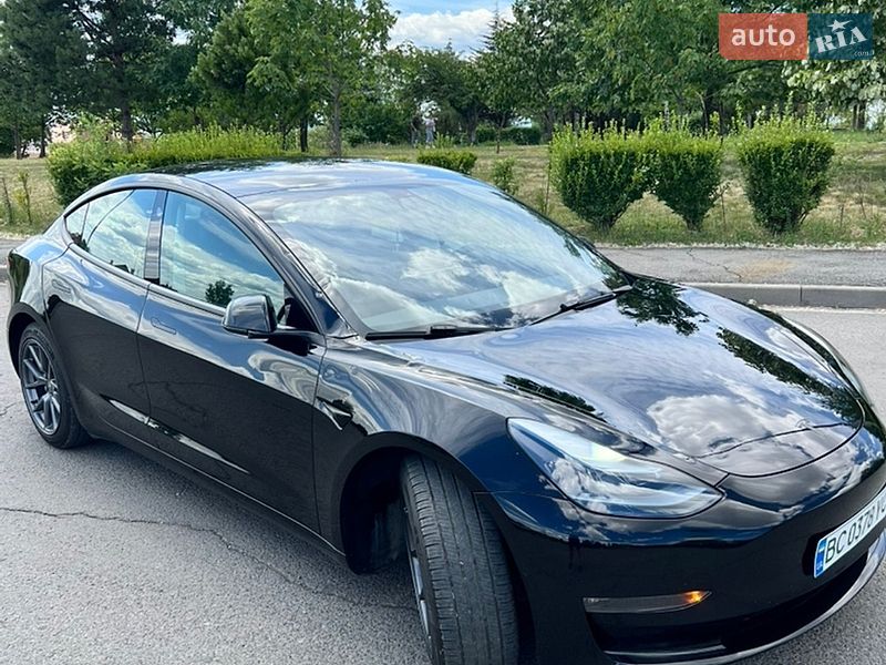 Седан Tesla Model 3 2021 в Ужгороде