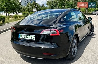 Седан Tesla Model 3 2021 в Ужгороде