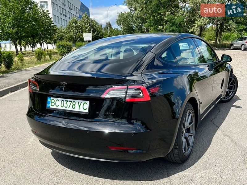 Седан Tesla Model 3 2021 в Ужгороде