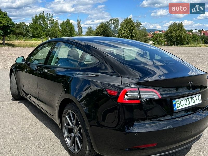 Седан Tesla Model 3 2021 в Ужгороде