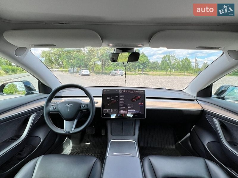 Седан Tesla Model 3 2021 в Ужгороде