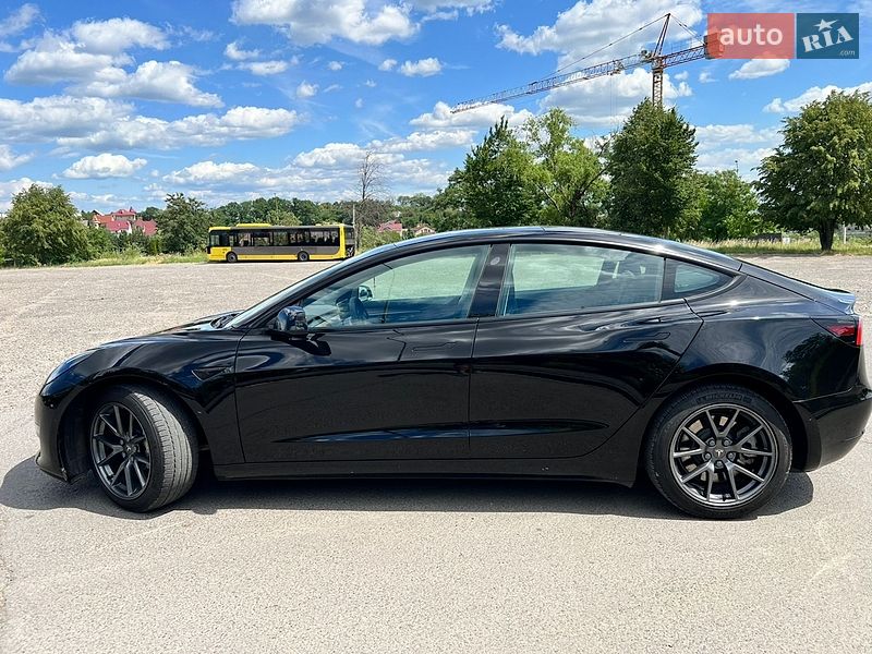 Седан Tesla Model 3 2021 в Ужгороде