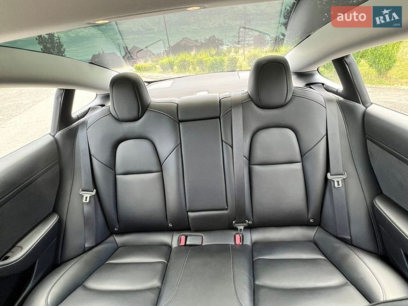 Седан Tesla Model 3 2021 в Ужгороде